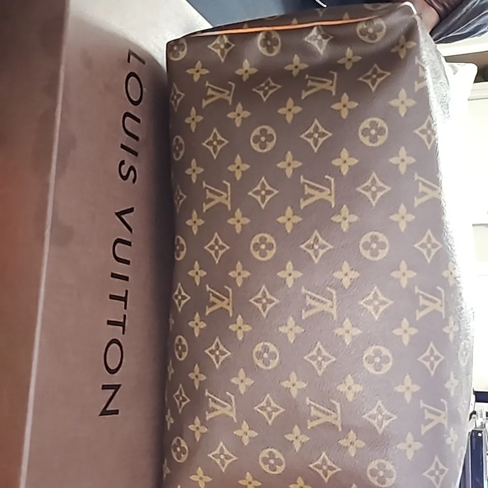 Louis Vuitton Speedy 45 Handbag - Picture 14 of 16